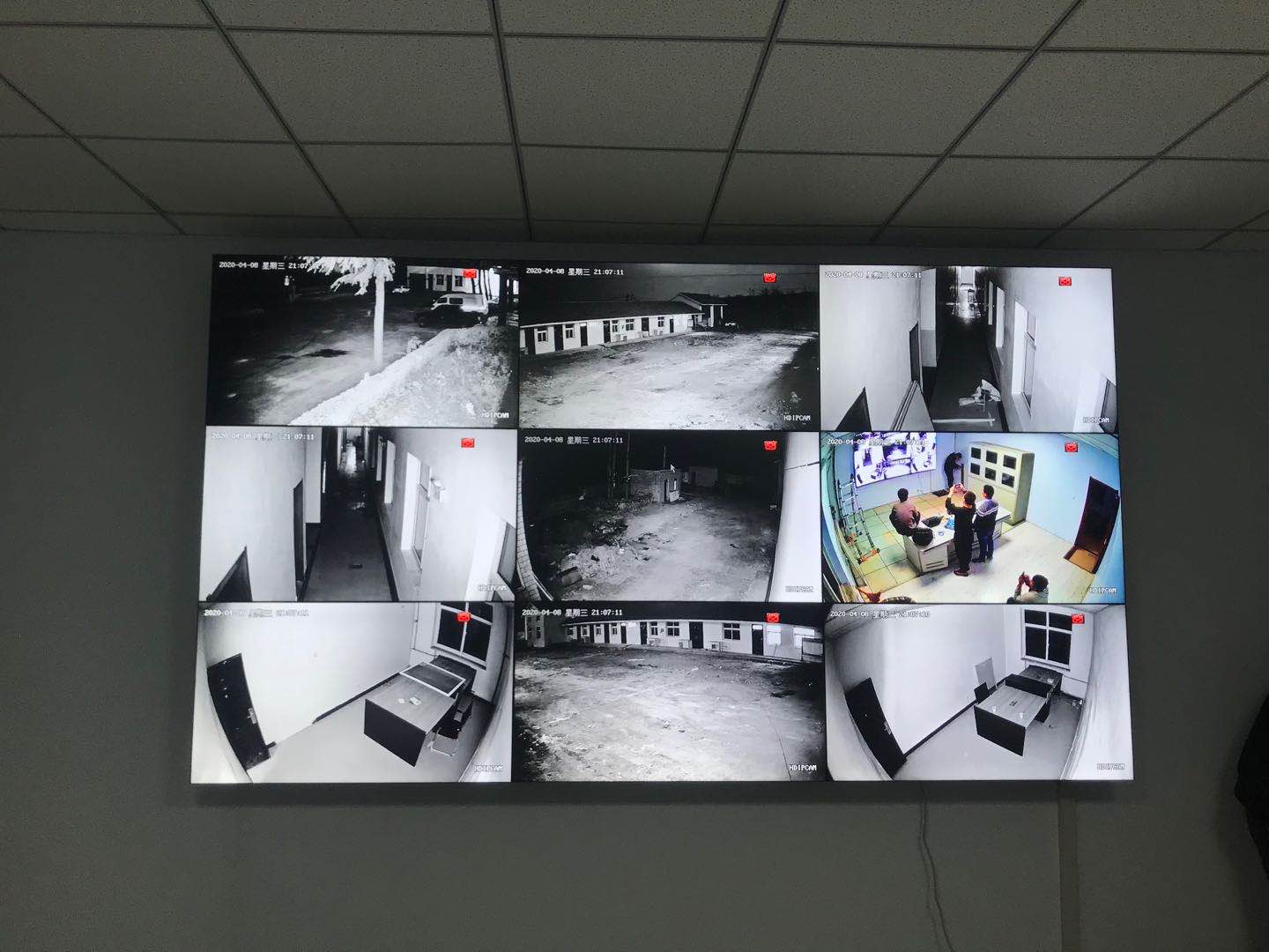 86寸拼接监视器